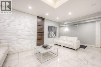 1280 Gordon St in Guelph, ON - Building Photo - Building Photo