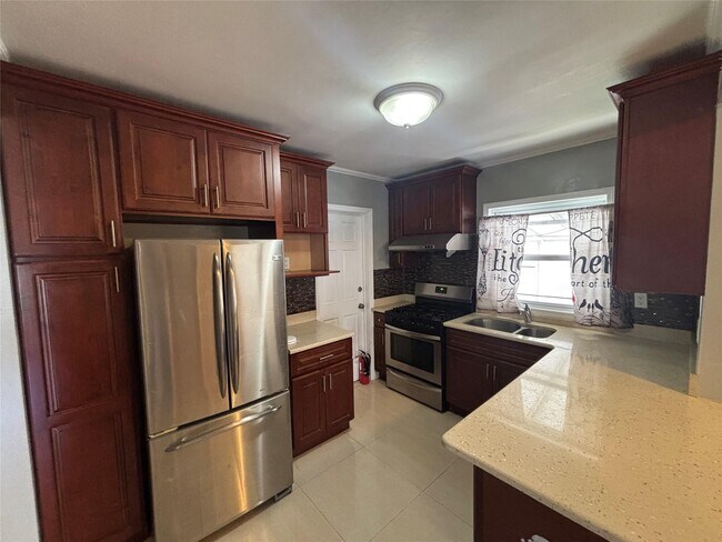 249-16 Elkmont Ave in Queens, NY - Building Photo - Building Photo