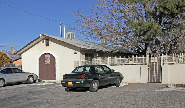 616 Alcazar St SE in Albuquerque, NM - Building Photo - Building Photo