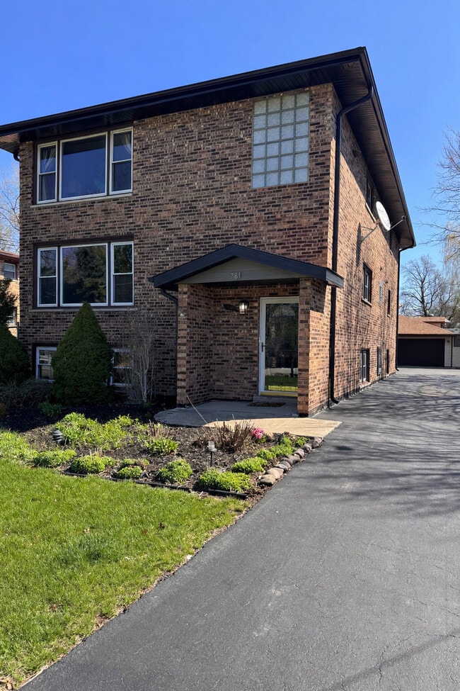 7819 Garden Ln in Justice, IL - Building Photo - Building Photo