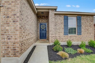 165 Pivot Dr in Taylor, TX - Building Photo - Building Photo