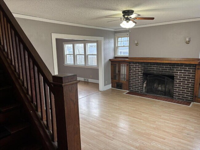 1302 E 12th St in Des Moines, IA - Building Photo - Building Photo