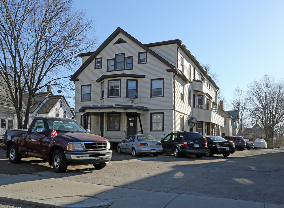 17 Hammond St in Waltham, MA - Building Photo