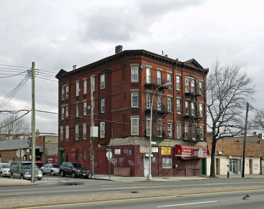 3015 Atlantic Ave in Brooklyn, NY - Building Photo