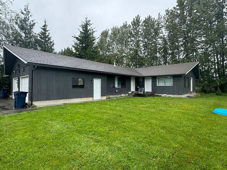 309-311 Baker St in Everson, WA - Building Photo