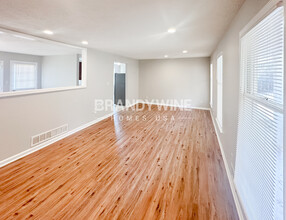 4060 W Stubbs Rd in College Park, GA - Foto de edificio - Building Photo