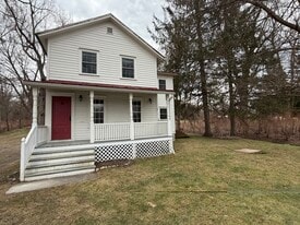 100 Summerset Rd in Stuyvesant, NY - Building Photo