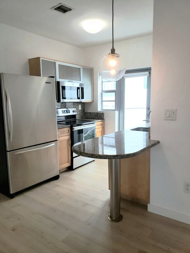 1521 Euclid Ave in Miami Beach, FL - Building Photo - Building Photo