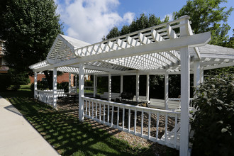 Knobs Pointe Apartments in New Albany, IN - Foto de edificio - Building Photo