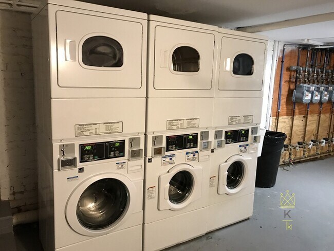 674 Washington St, Unit 6 in Brookline, MA - Foto de edificio - Building Photo