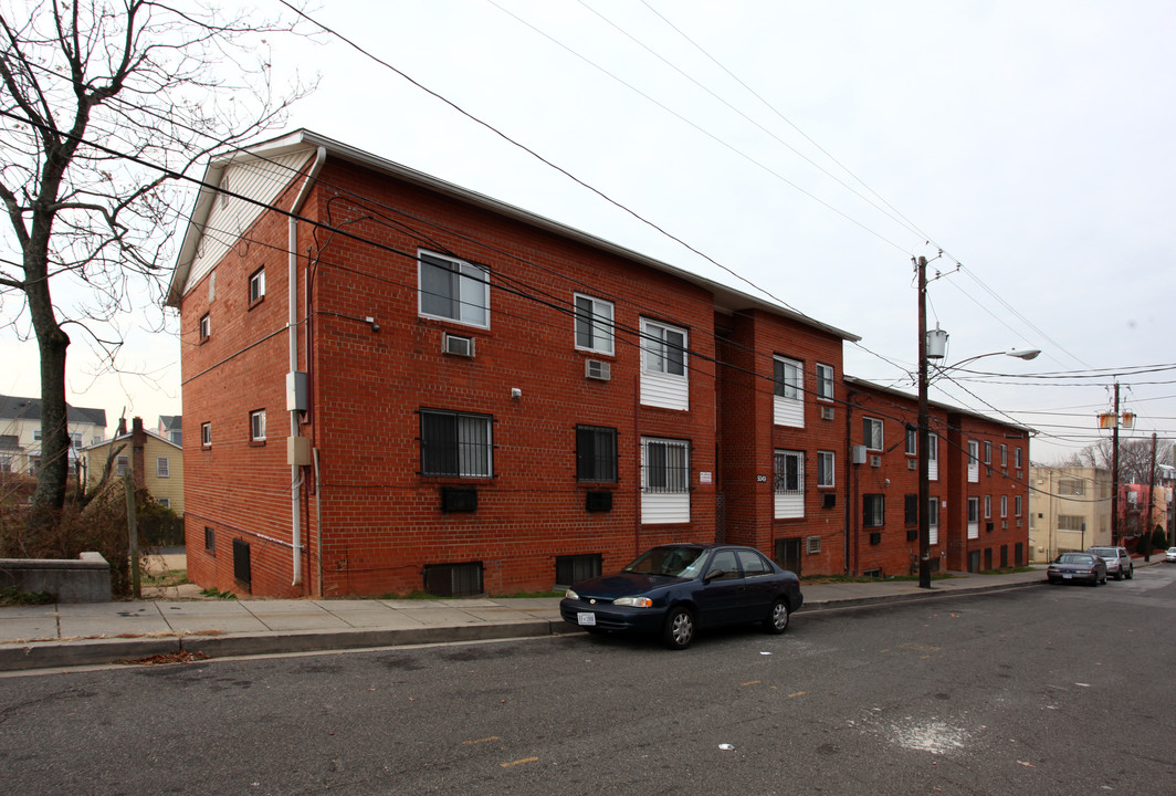 5047-5049 D St SE in Washington, DC - Building Photo