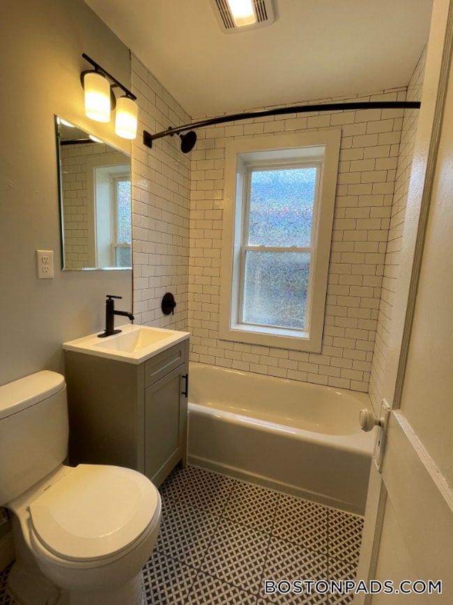 233 Lafayette St, Unit 11