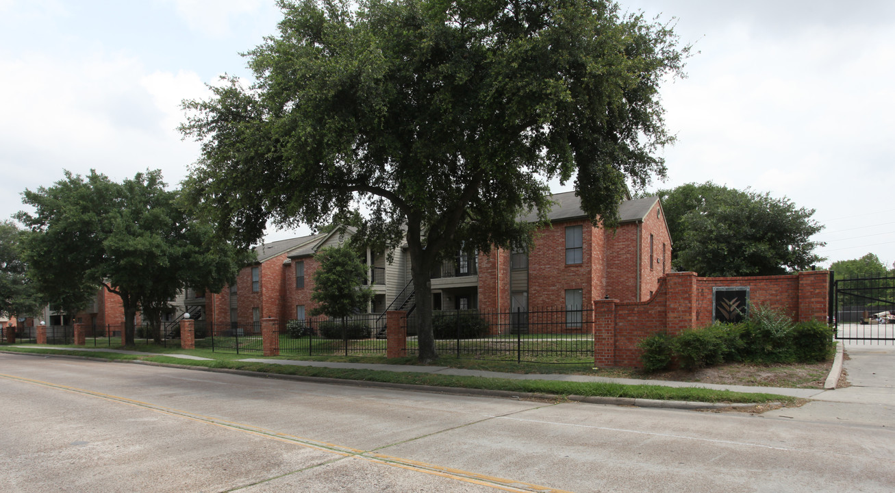 Canfield Lakes in Houston, TX - Building Photo