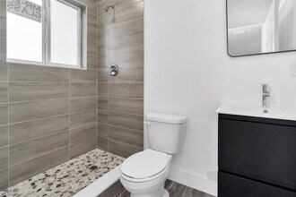 2451 NW 21st St in Fort Lauderdale, FL - Building Photo - Building Photo