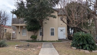 404 Club Dr in San Antonio, TX - Building Photo