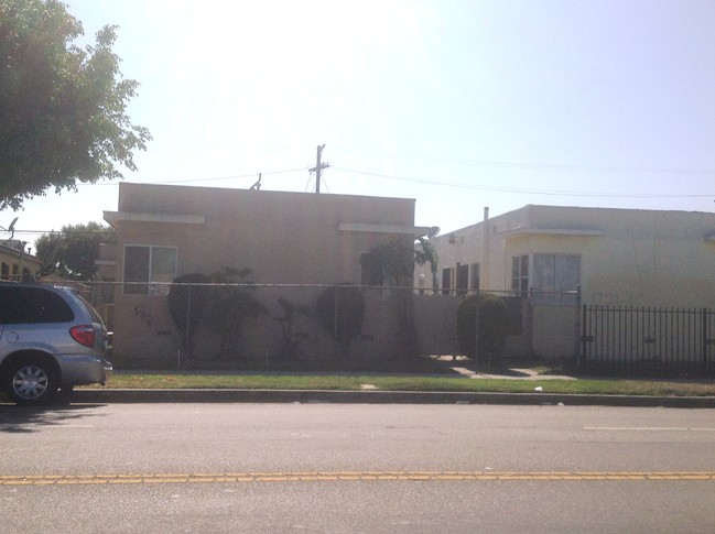 7607 S Hoover St in Los Angeles, CA - Building Photo - Building Photo