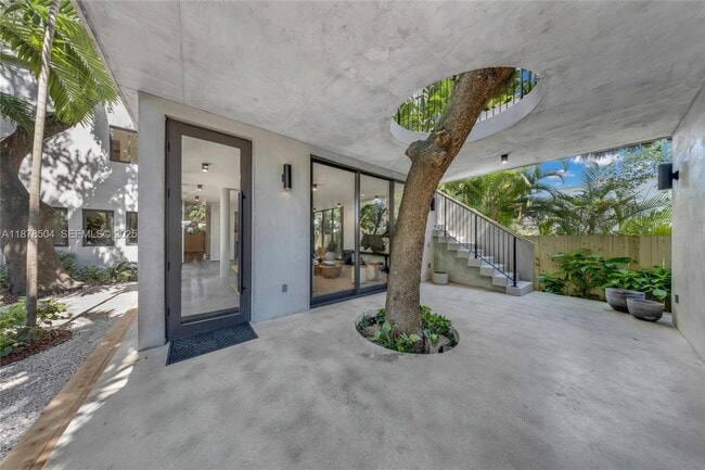 1000 NW 9th Ct in Miami, FL - Building Photo - Building Photo