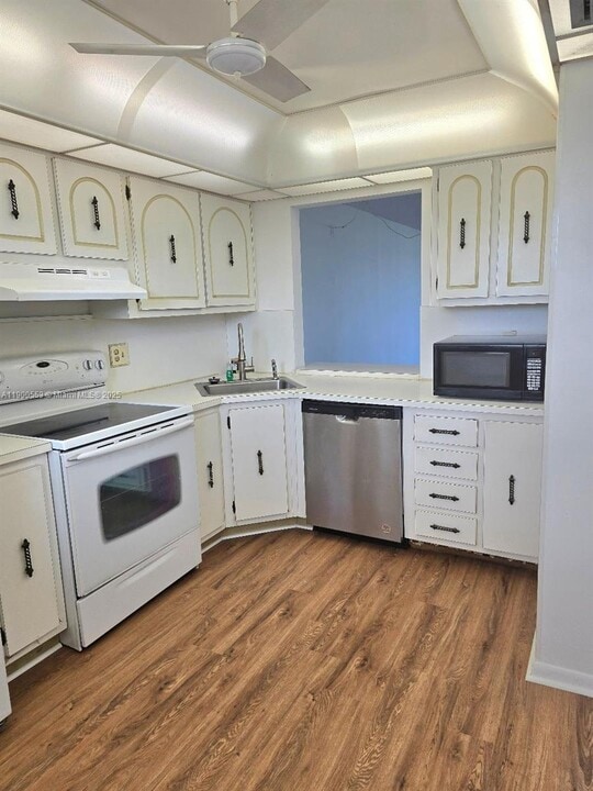 2571 Aragon Blvd in Sunrise, FL - Building Photo