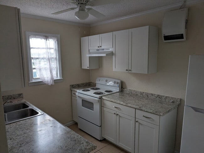 107 N 6th St in Warner Robins, GA - Building Photo - Building Photo