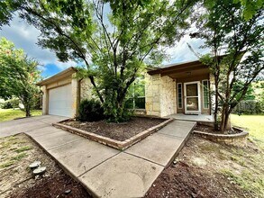 314 Comal Run in Hutto, TX - Foto de edificio - Building Photo