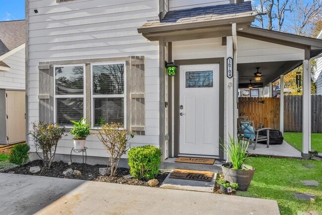 16704 Stonefield St in Montgomery, TX - Building Photo - Building Photo