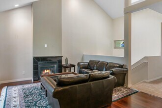 27112 Sugar Pine Dr in Lake Arrowhead, CA - Building Photo - Building Photo