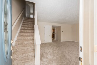 8651 Olenbrook Dr in Lewis Center, OH - Building Photo - Building Photo