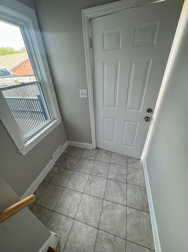 670 E Main St, Unit E Main