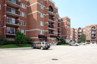 3401-3451 N Carriageway Dr in Arlington Heights, IL - Building Photo - Building Photo