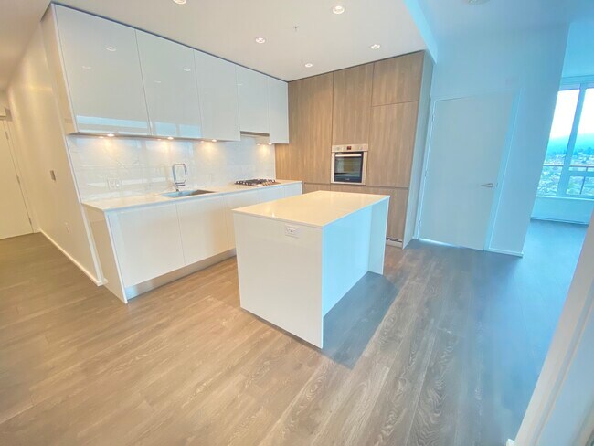 4650 Brentwood Blvd in Burnaby, BC - Building Photo - Building Photo