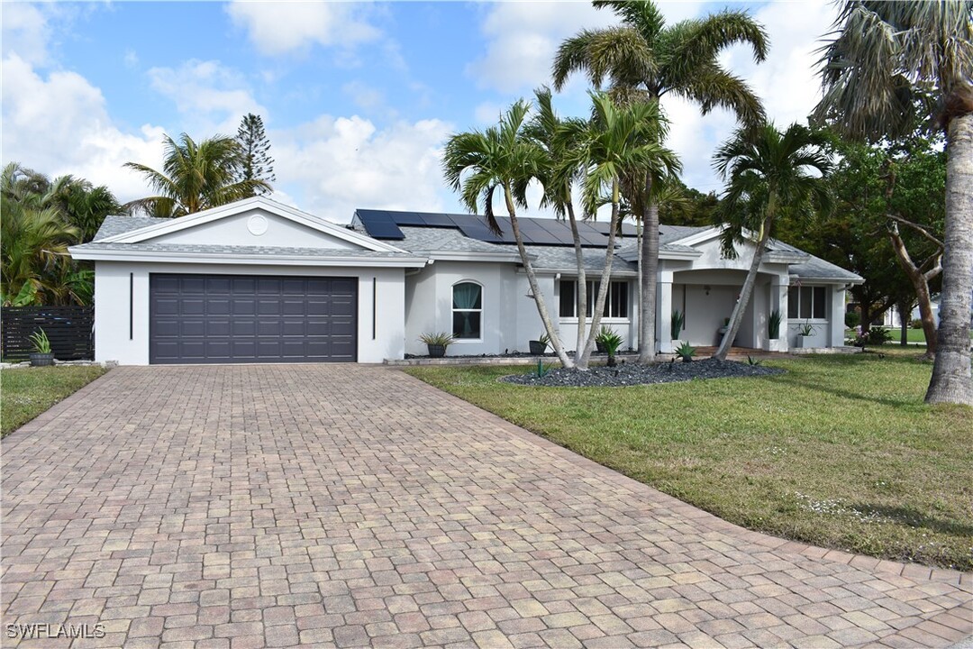 2443 SE 28th St in Cape Coral, FL - Building Photo