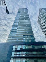 39 Roehampton Ave in Toronto, ON - Building Photo