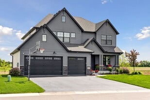 2275 Lakeshore Point Dr N E in Saint Michael, MN - Building Photo