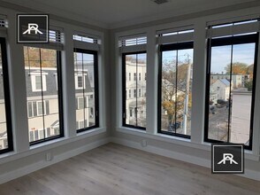 159 Everett St in Boston, MA - Building Photo - Building Photo
