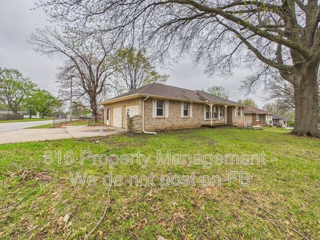 817 N Choctaw Ave in Independence, MO - Building Photo - Building Photo