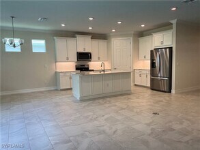 331 Tamarindo Ln in Naples, FL - Building Photo - Building Photo