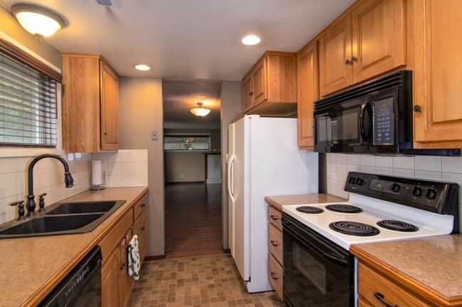 3102 S Freya St in Spokane, WA - Building Photo - Building Photo