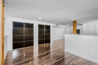 4215 Glencoe Ave, Unit 130 in Marina Del Rey, CA - Foto de edificio - Building Photo