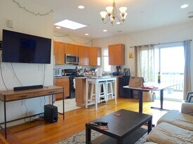 4 Fisher Ave in Boston, MA - Building Photo