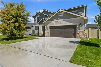 1696 W Wood Chip St in Meridian, ID - Building Photo - Building Photo