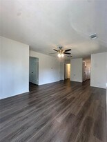 509 Central Ave in Elgin, TX - Building Photo