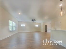 488 Cantrell Dr in Dallas, GA - Building Photo