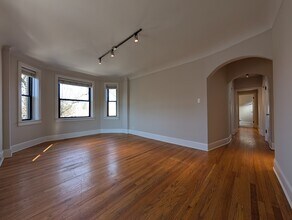 2315 N Rockwell St, Unit 2327-3A in Chicago, IL - Foto de edificio - Building Photo