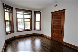 2523 N California Ave-Unit -A in Chicago, IL - Foto de edificio - Building Photo