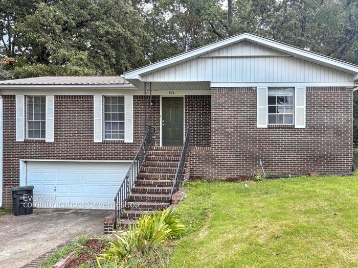 976 Ridgewood Cir in Birmingham, AL - Foto de edificio