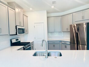 5654 Equator Ct in Nokomis, FL - Building Photo - Building Photo