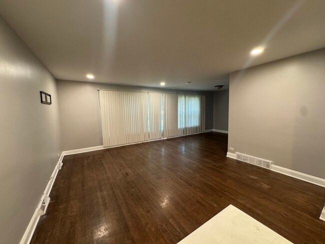 15125 East End Ave in Dolton, IL - Building Photo - Building Photo