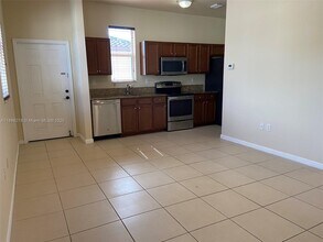16945 SW 90th Terrace Cir in Miami, FL - Building Photo - Building Photo
