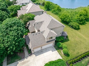 552 Waters Edge Dr in South Elgin, IL - Building Photo - Building Photo