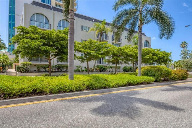 301 S Gulfstream Ave in Sarasota, FL - Building Photo - Building Photo